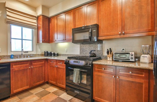 La Quinta Condo | Mountain Views! Mountains, Palms & Blue Skies, Pet Friendly! - Upstairs w/Garage (L56-2)