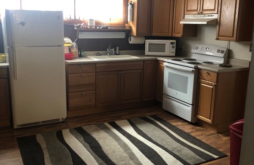 Gilliam County House | Mountain Views near Cottonwood Canyon State Park