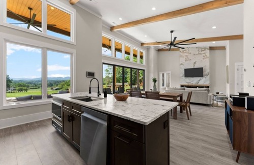 Dahlonega House | Mountain Views/New Barndominium/16+ppl/Mins to Downtown & Wineries/2 Sep Homes
