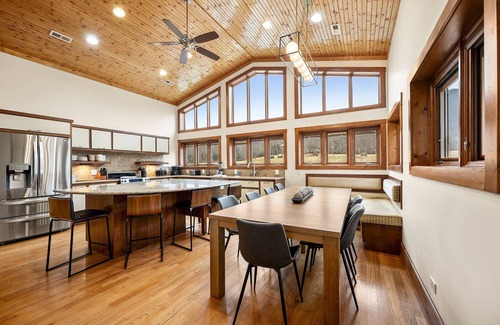 Townsend Other | Mountain Views! One of a kind Mountain Stable!