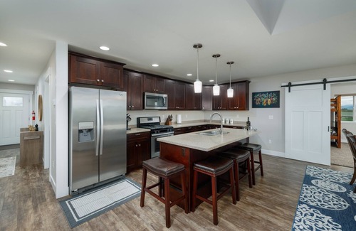 Bozeman House | Mountain Views, Single family home near airport. Skyview Retreat!