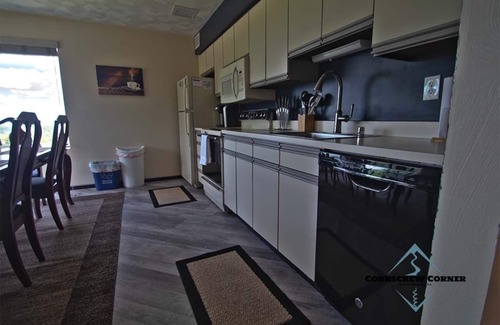 Seven Springs Condo | Mountain Views & Year-Round Adventure – 3BR Slope-Side Home at Seven Springs