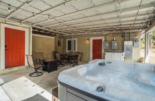 Cascade Apartment | Mountain Villa Scenic Views Hot Tub & Fire Pit