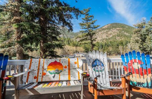 Cascade Apartment | Mountain Villa Scenic Views Hot Tub & Fire Pit