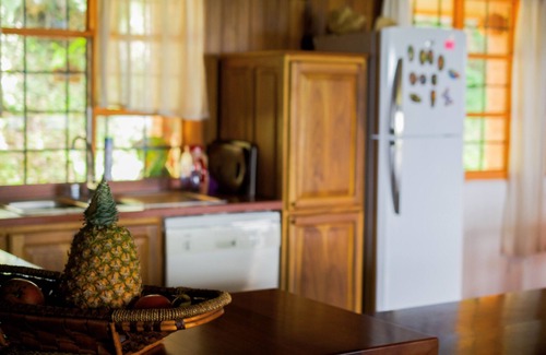 Roble Cottage | Mountain villa 15 minutes from S. José, with spectacular views of the Valle C.