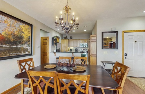 Sugar Mountain Condo | Mountain vista deluxe condo w/updated furnishings, wide views, & stone fireplace