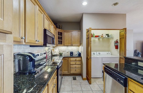 Sugar Mountain Condo | Mountain vista deluxe condo w/updated furnishings, wide views, & stone fireplace