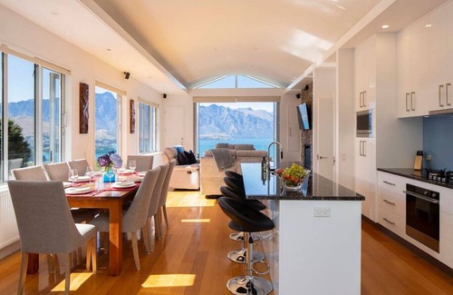 Fernhill House | Mountain Vista | Fantastic 4 Bedroom Property with Spa pool