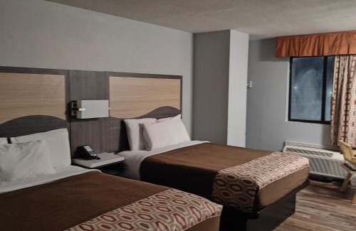 Pigeon Forge Hotel | Mountain Vista Inn & Suites - Walking Distance to the Island