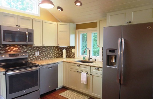 Hendersonville Cottage | Mountain Vista Retreat: Spectacular Sunset Mountain View! Hot Tub! Privacy!