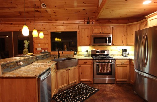 Smithville Cabin | Mountain Vista Retreat-Issi is secluded, with sunset views of the Kiamichi Mnts.