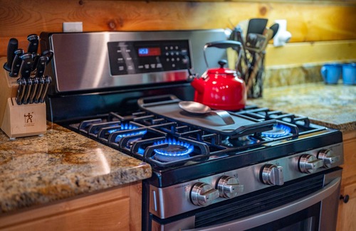 Smithville Cabin | Mountain Vista Retreat-Issi is secluded, with sunset views of the Kiamichi Mnts.