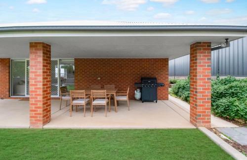Bourkelands House | Mountain Vista Retreat - Comfort Meets Style