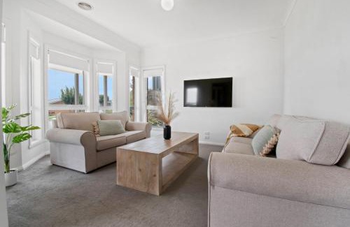 Bourkelands House | Mountain Vista Retreat - Comfort Meets Style