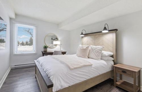 The Blue Mountains House | Mountain Walk Chalet Across From Blue Mtn Village