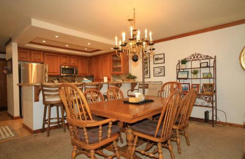 Mammoth Lakes House | Mountainback #17, Den