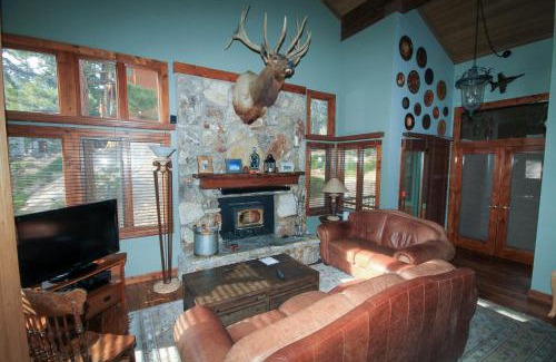 Mammoth Lakes House | Mountainback #79, Loft, Den