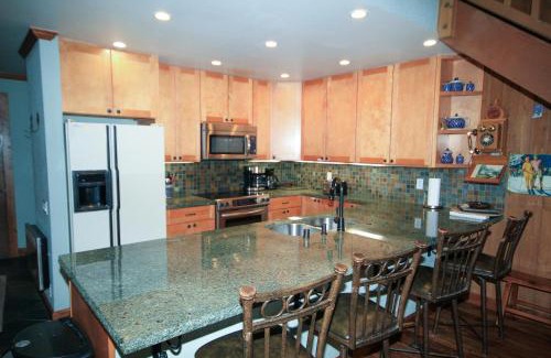Mammoth Lakes House | Mountainback #79, Loft, Den