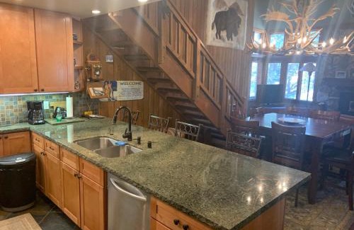 Mammoth Lakes House | Mountainback #79, Loft, Den