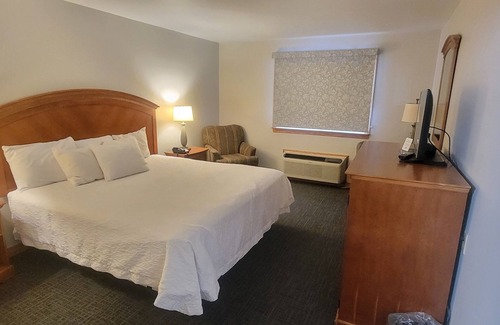 Philippi Hotel | Mountaineer Inn