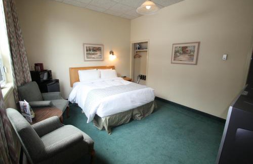 Lake Louise Hotel | Mountaineer Lodge