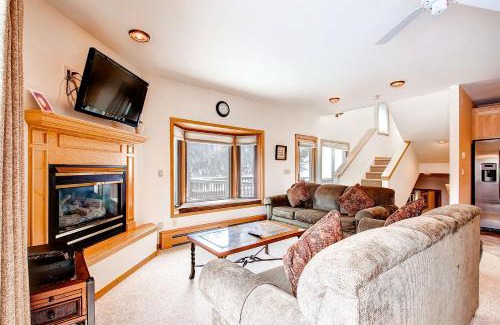 Four O'Clock House | Mountaineer #M-1 - Ski-In/Ski-Out - Private Outdoor Hot Tub