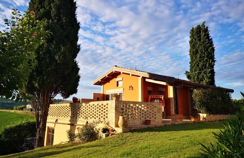 Montefiore dell'Aso Apartment | Mountains and sea. Vacation apartment with a view