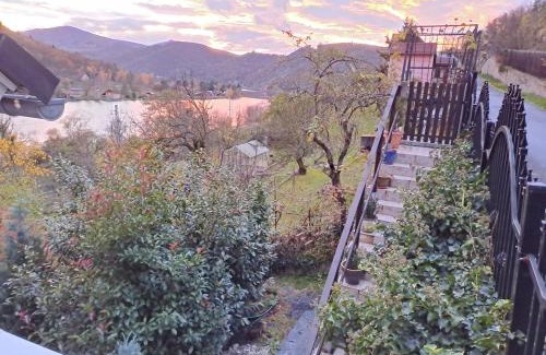 Dolni Zalezly Apartment | Mountains Galerie Apartment Hana