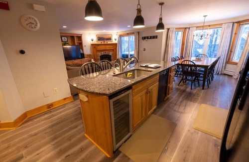 North Troy Condo | Mountains, golf, hikes, tram, waterpark and HOT TUB!