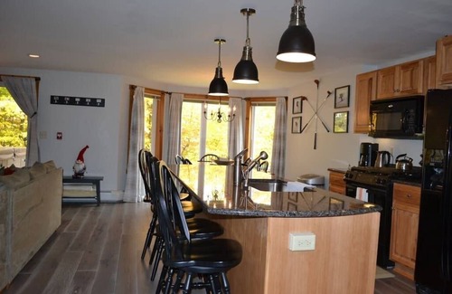 North Troy Condo | Mountains, golf, hikes, tram, waterpark and HOT TUB!