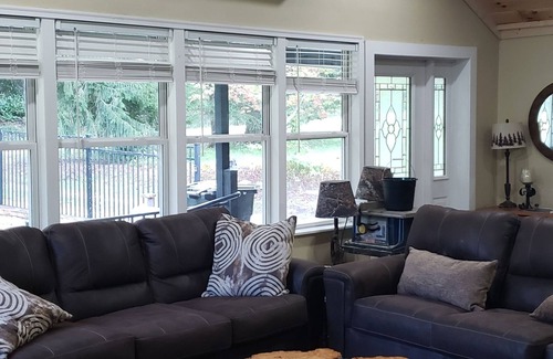 Brownfield House | mountains, near Falling Water, Ohiopyle, hot tub, hiking, caverns, golf close by