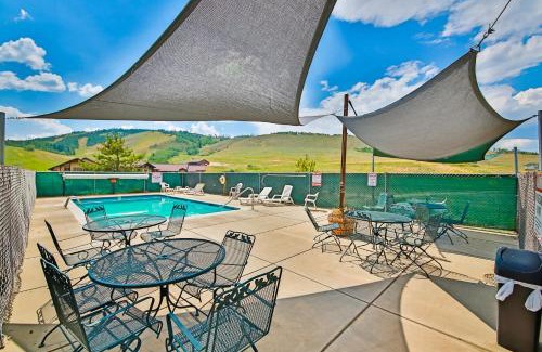 Silvercreek Apartment | Mountainside 001