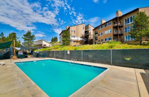 Silvercreek Apartment | Mountainside 037