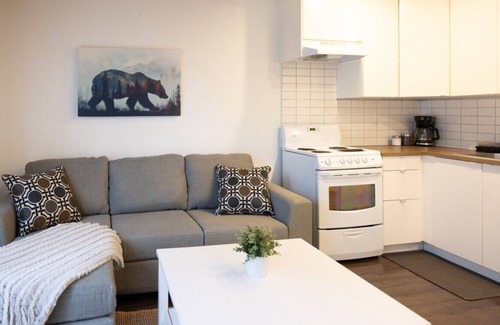 Whistler Creekside Apartment | Mountainside 1BRM & Loft : Sleeps 4 ,Free Parking, Near Lakes, Restaurants & Shops!