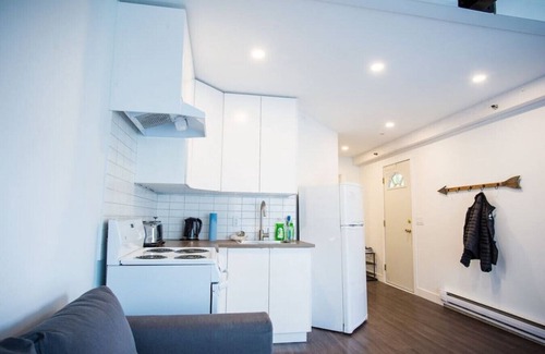 Whistler Creekside Apartment | Mountainside 1BRM & Loft : Sleeps 4 ,Free Parking, Near Lakes, Restaurants & Shops!