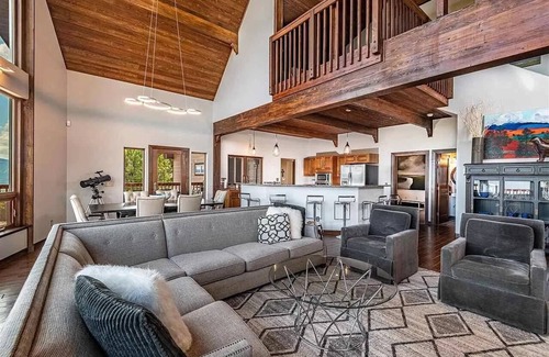 Angel Fire Ski Chalet | Mountainside Chalet in Angel Fire