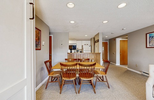 Lincoln Condo | Mountainside condo w/pool & rec room; walk to the ski lifts and downtown!