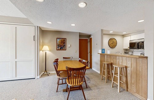 Lincoln Condo | Mountainside condo w/pool & rec room; walk to the ski lifts and downtown!