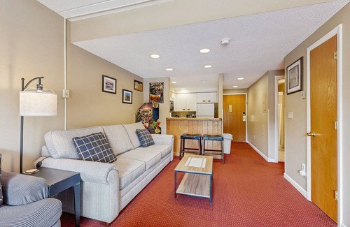 Lincoln Condo | Mountainside condo w/pool & rec room; walk to lifts & town