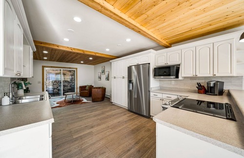 Hermosa House | Mountainside Duplex with Epic Views -2nd & 3rd Fl