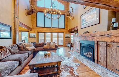 McCall House | Mountainside estate w/ dock, firepit, stunning interior, & grill - skiing access