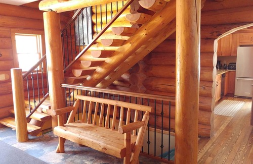 East Kootenay Ski Chalet | Mountainside Log Chalet at Fernie Alpine Resort