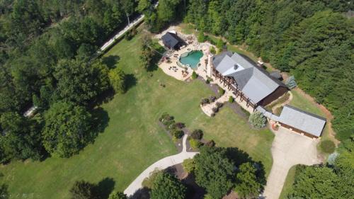 Tennga House | Mountainside Manor l Custom pool & movie theater