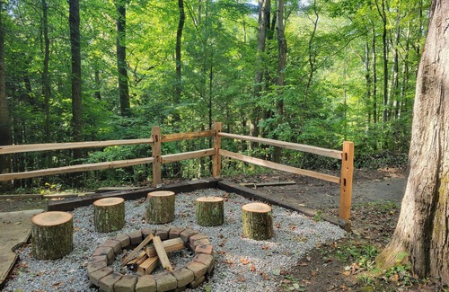 Rockbridge Cabin | Mountainside Retreat (Hocking Hills Area)