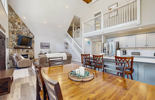 Cranmore Birches House | Mountainside townhome w/hot tub: walk to lift & downtown