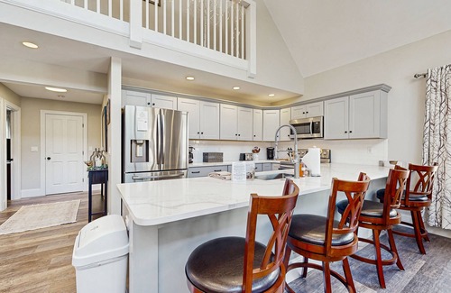 Cranmore Birches House | Mountainside townhome w/hot tub: walk to lift & downtown