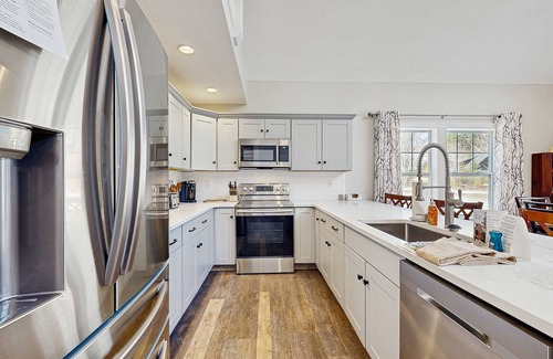 Cranmore Birches House | Mountainside townhome w/hot tub: walk to lift & downtown