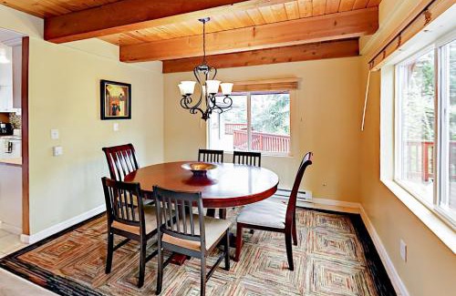 Intermountain Apartment | Mountainside