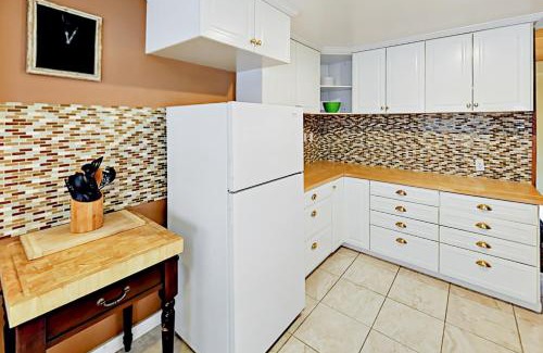 Intermountain Apartment | Mountainside