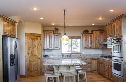 Zion National Park East Entrance Cabin | MountainStarCabin - Lrg Cabin boarders Zion NP - Happy Place for Gathering